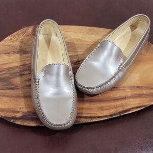 Vintage J.P. Tod's Leather Loafers/Driving Shoes in Metallic Silver